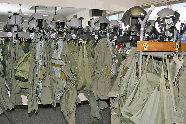 National Guard, US Navy and Air Force
units combined in the
ALSE room.